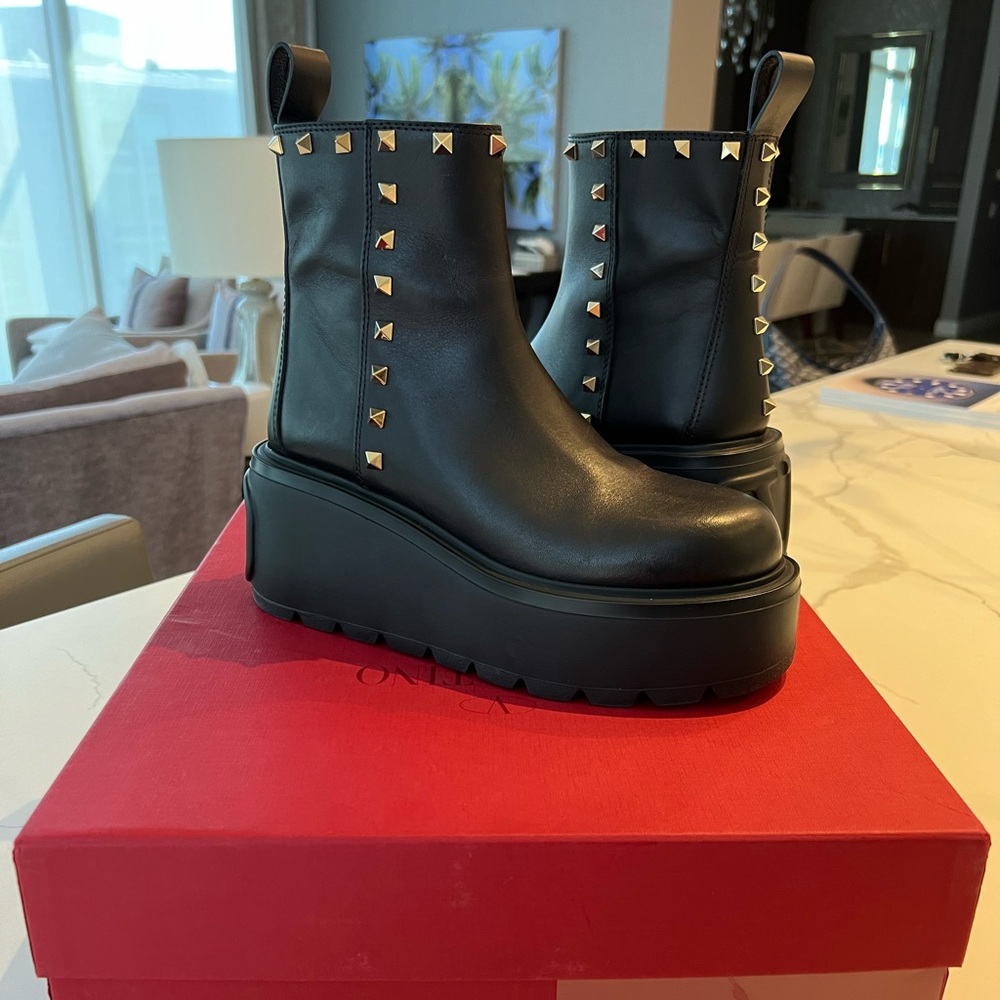 Valentino Uniqueform Calfskin Rockstud Ankle Bootie